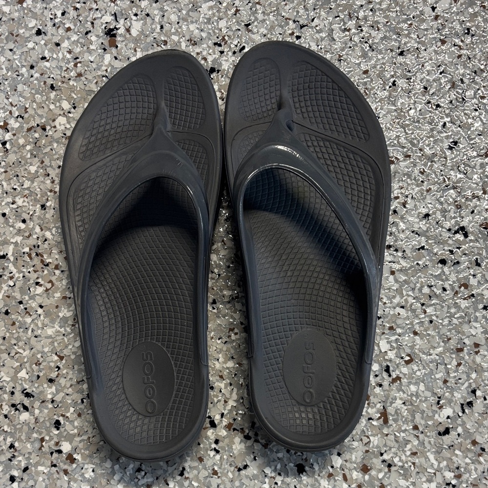 OOFOS Charcoal Comfort Sandals